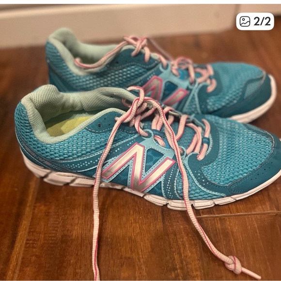 Bundle (4 pairs ) of Nike and new balance women Athletic Shoes. 4 pairs - Picture 4 of 4